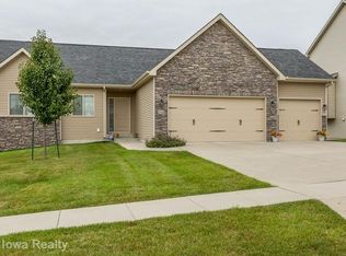 4418 NW 166th St, Clive, IA 50325