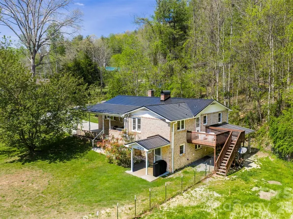 913 Dorothy St, Hendersonville, NC 28791