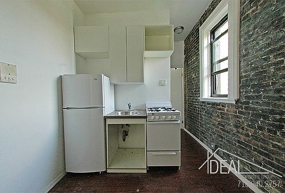 2nd image of 73 Pineapple St #4B