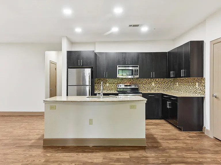 Lakeline East Apartments — Photo 83