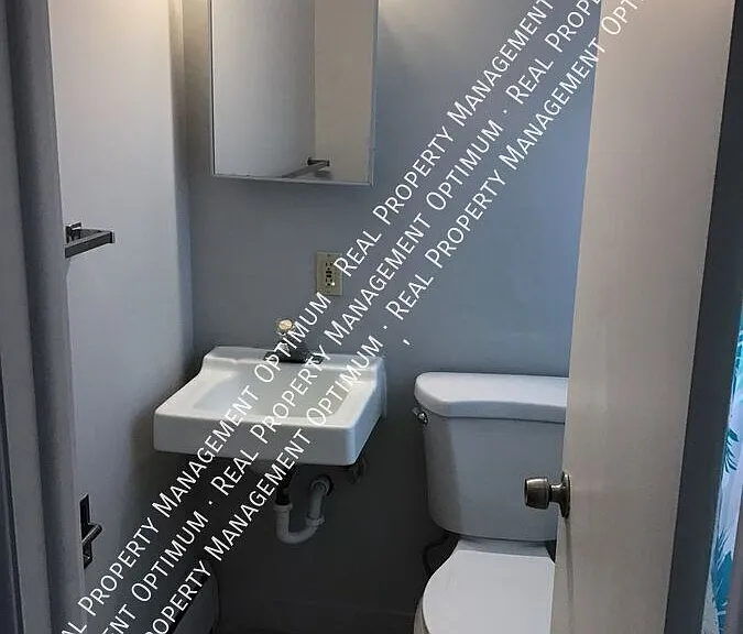 806 W 5th St #26 — Photo 5
