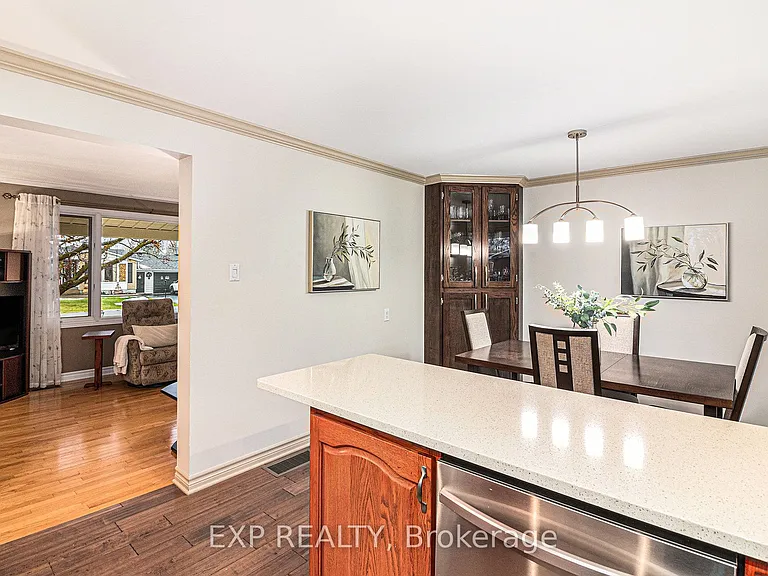 2 Castlebeau St — Photo 7