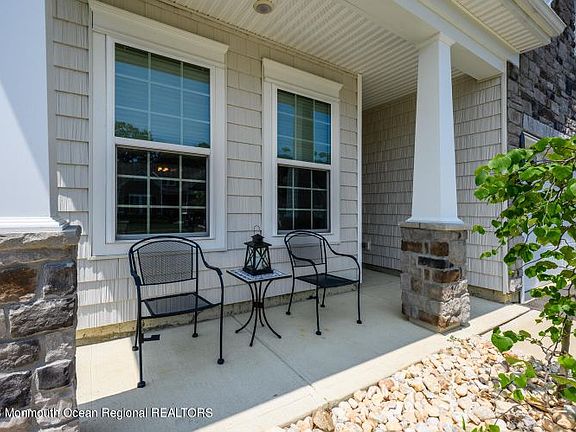4th image of 27 Addlestone Ln