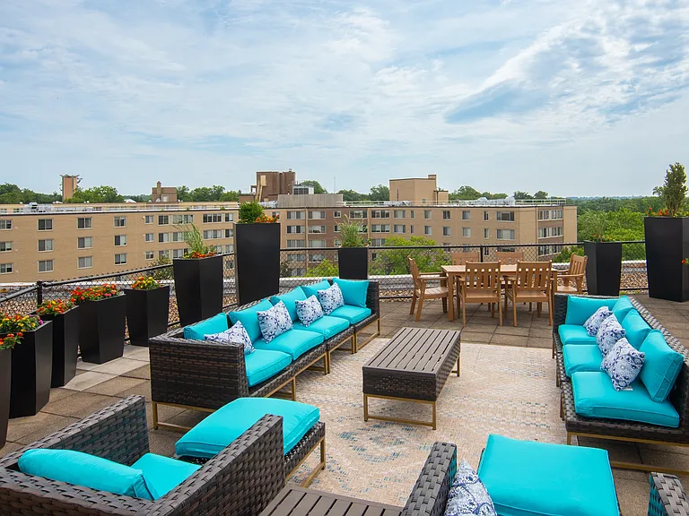 Connecticut House Apartments — Photo 24