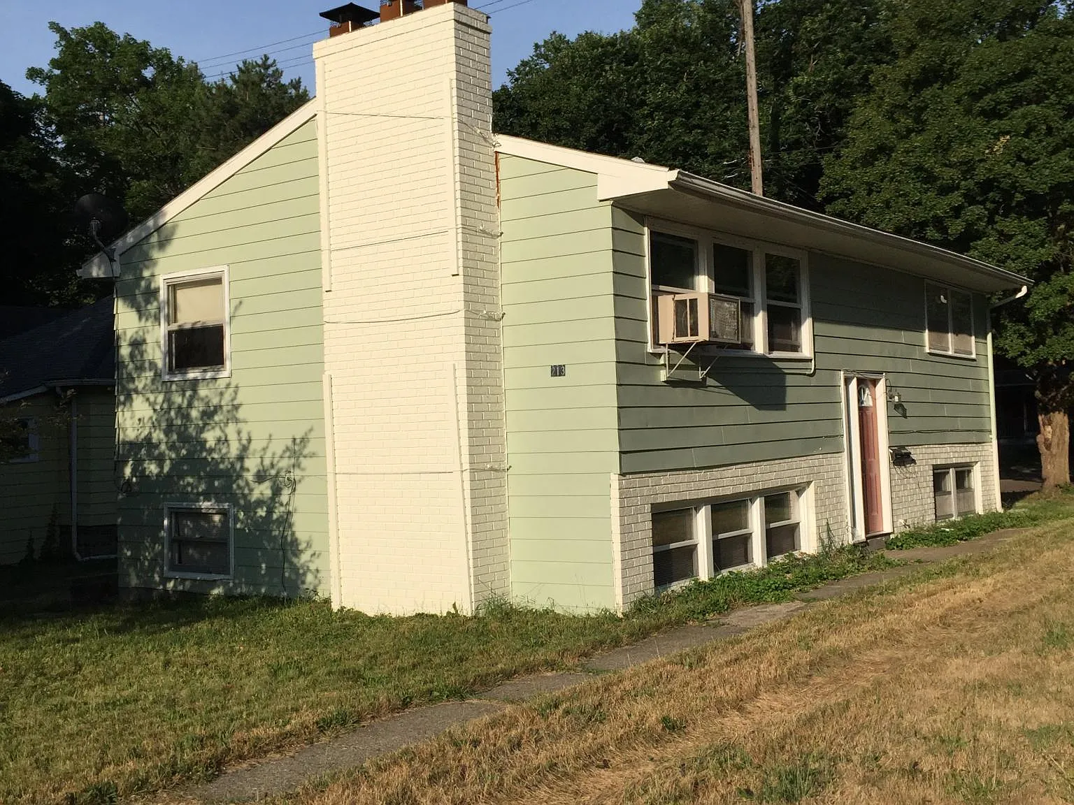 2 bed, 912 sqft, $1,050 — Photo 2
