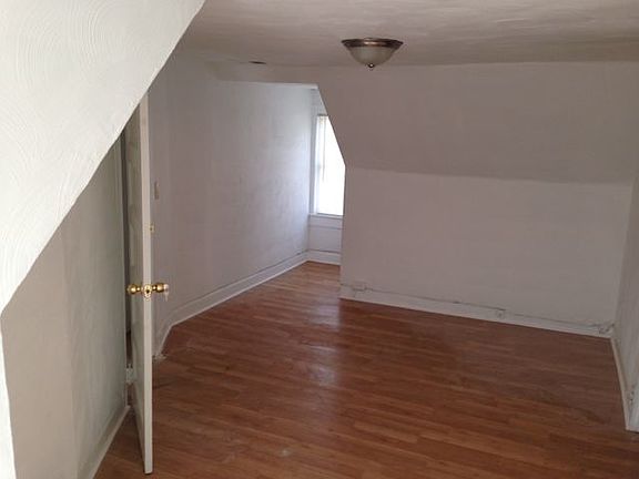 3rd image of 322 W 35th St APT 3