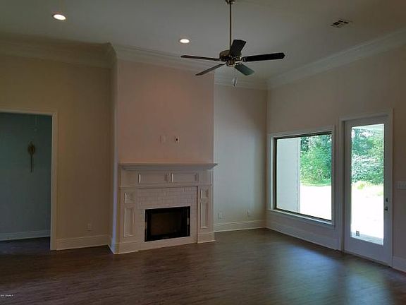 5th image of 121 Olivewood Dr
