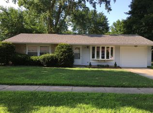 1094 Hecker Dr, Elgin, IL 60120