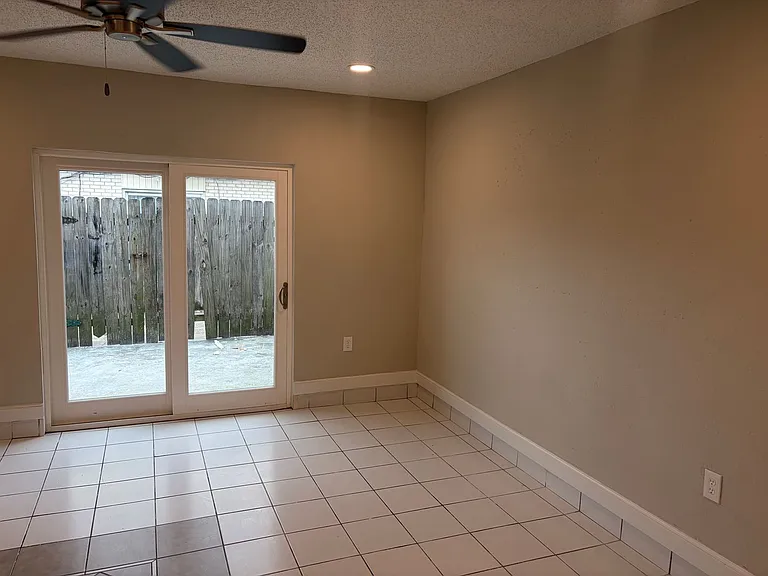 4116 Delaware Ave — Photo 6
