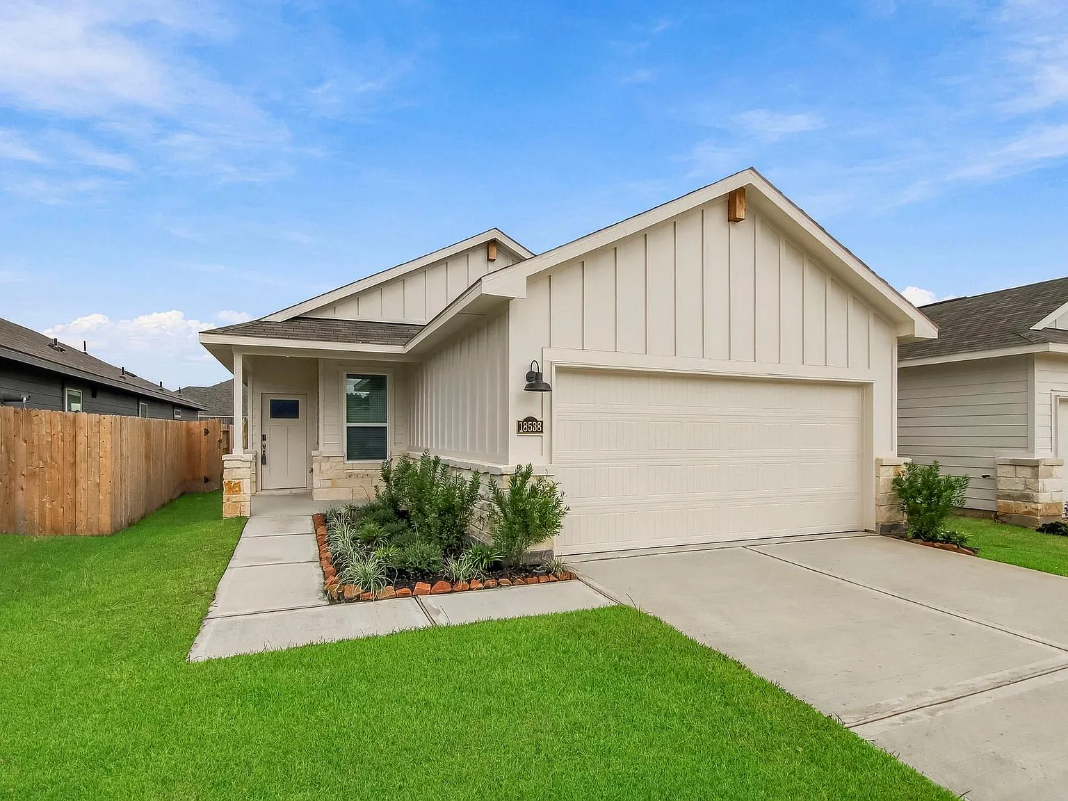 3 bed, 2.0 bath, 1414 sqft, $1,950 — Photo 2