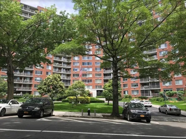 22055 46th Ave APT 6F, Flushing, NY 11361