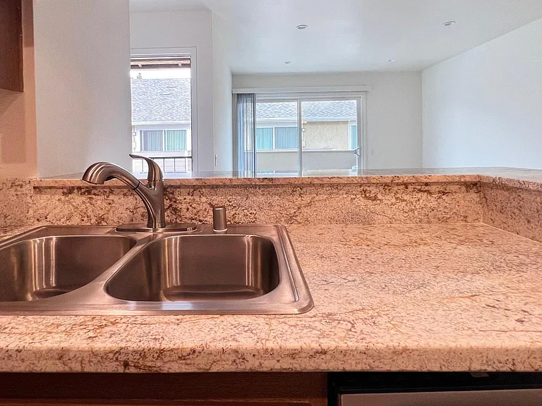 134 S Western Ave #20 — Photo 6