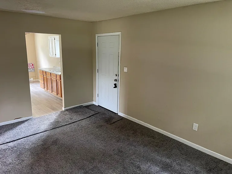 1050 Pershing St — Photo 13