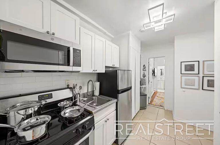 1st image of 109 Madison St APT 9
