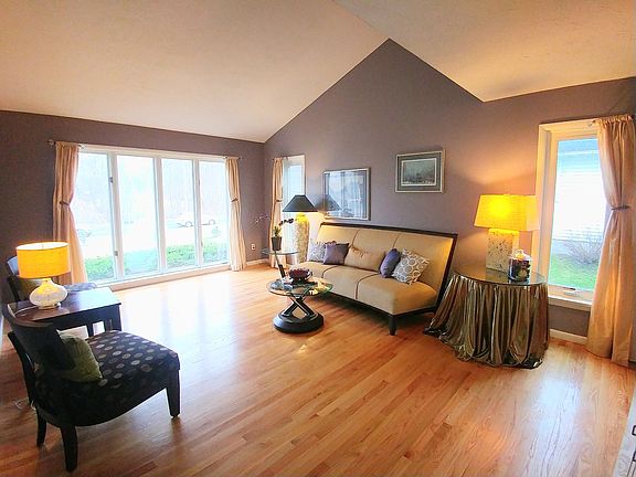 4th image of 1 Bardney Cir