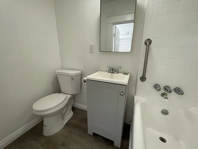 417 W 10th St — Photo 18