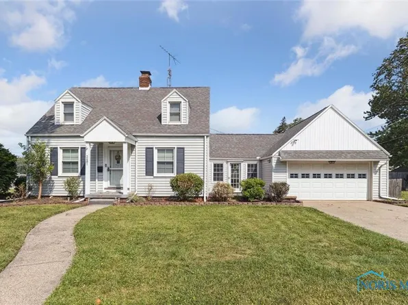 2601 Randall Dr, Oregon, OH 43616