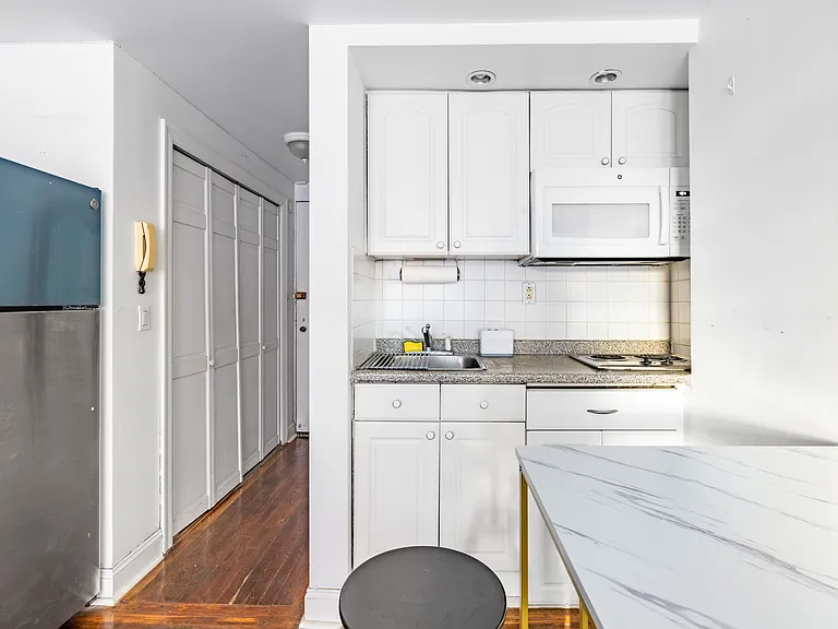 320 E 42nd St #1003 — Photo 12