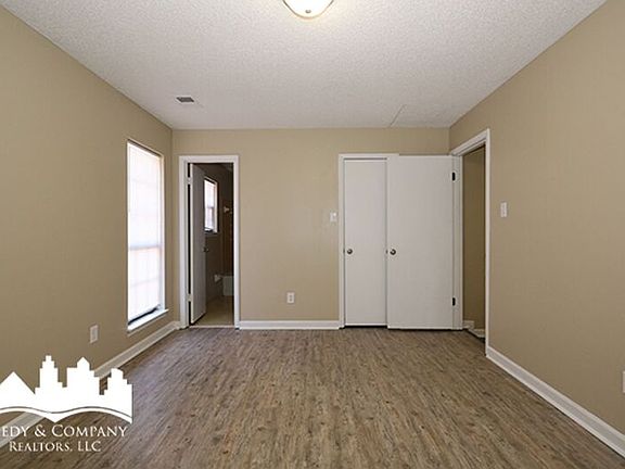 5th image of 4576 Country Brook Dr