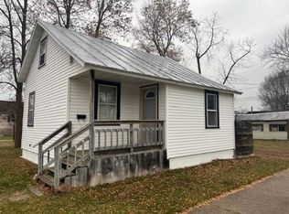 129 4th St, Oconto, WI 54153