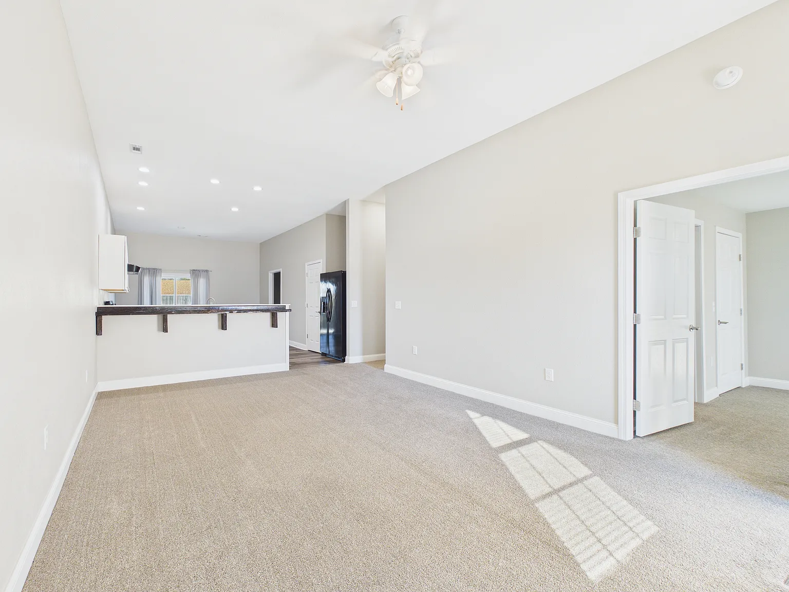 2 bed, 1170 sqft, $1,200 — Photo 4