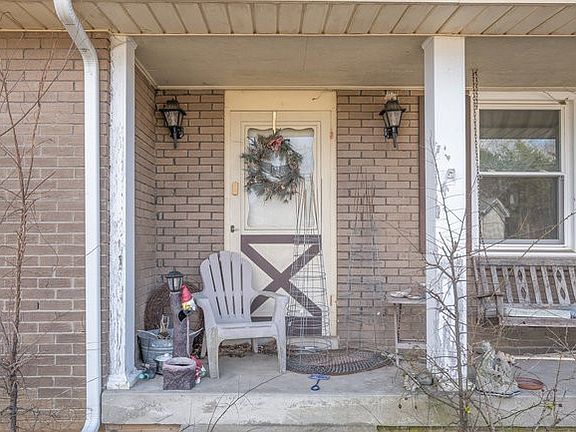 4th image of 2551 Edge O Lake Dr