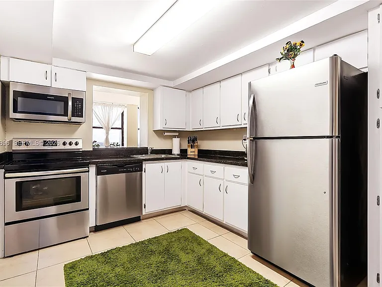 800 Parkview Dr #901 — Photo 17