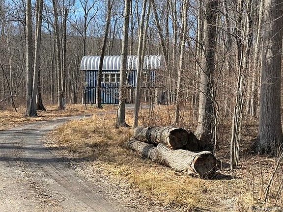 2nd image of 40 Pioneer Road