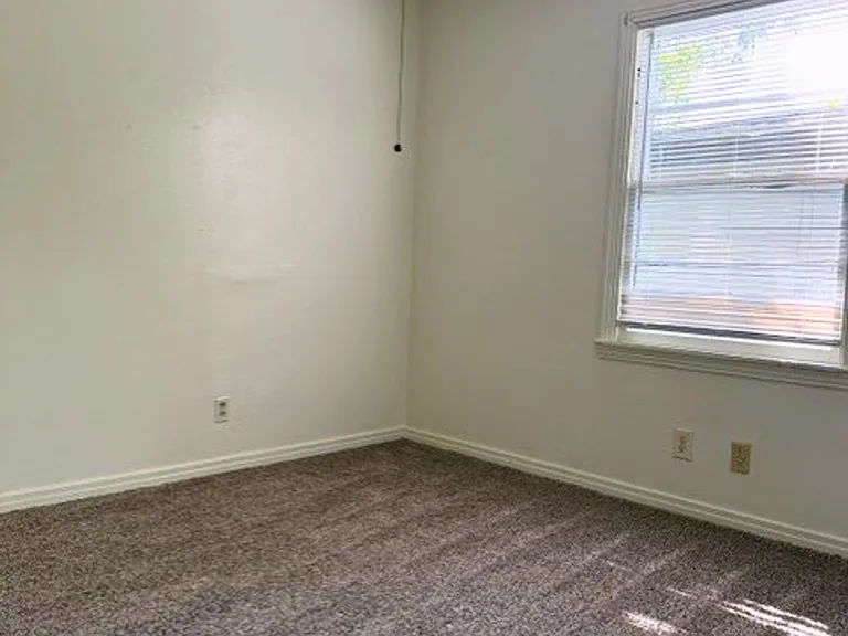 1704 Smith Dr — Photo 15