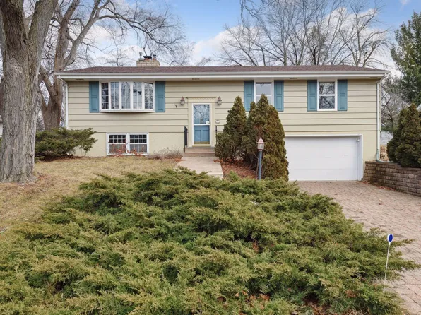 1906 Tatum St, Falcon Heights, MN 55113