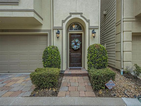 2nd image of 9102 Harbor Hills Dr