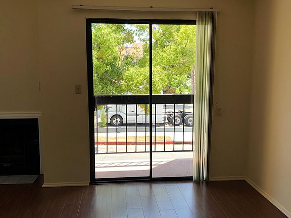 5th image of 401 W Dryden St #201