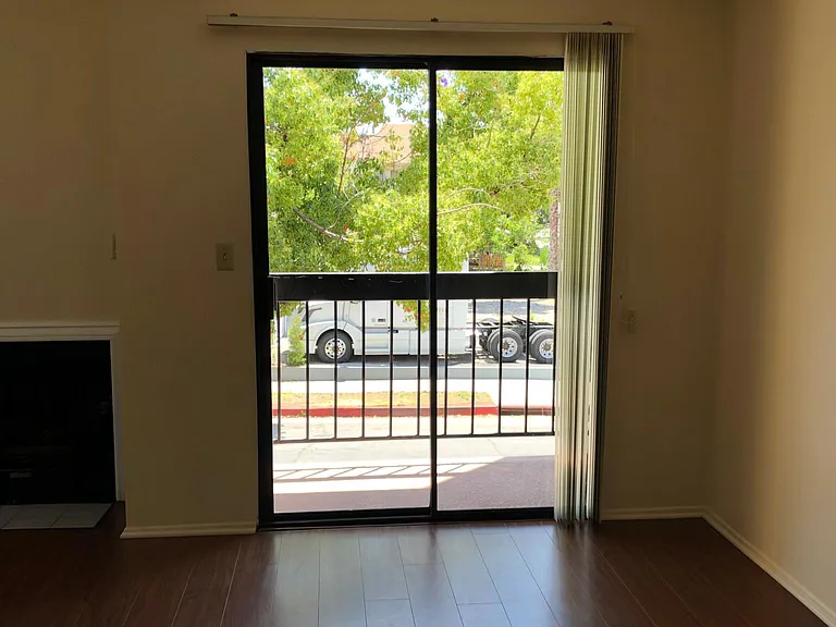 401 W Dryden St #211 — Photo 6