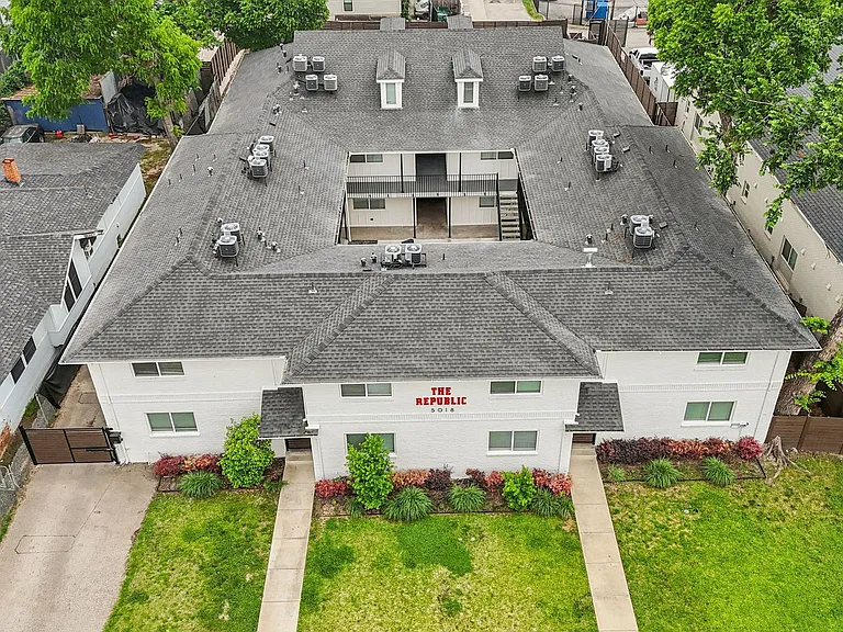 The Republic Apartments — Photo 12