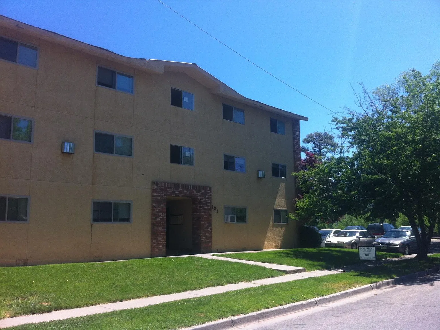 2 bed, 704 sqft, $1,200 — Photo 1