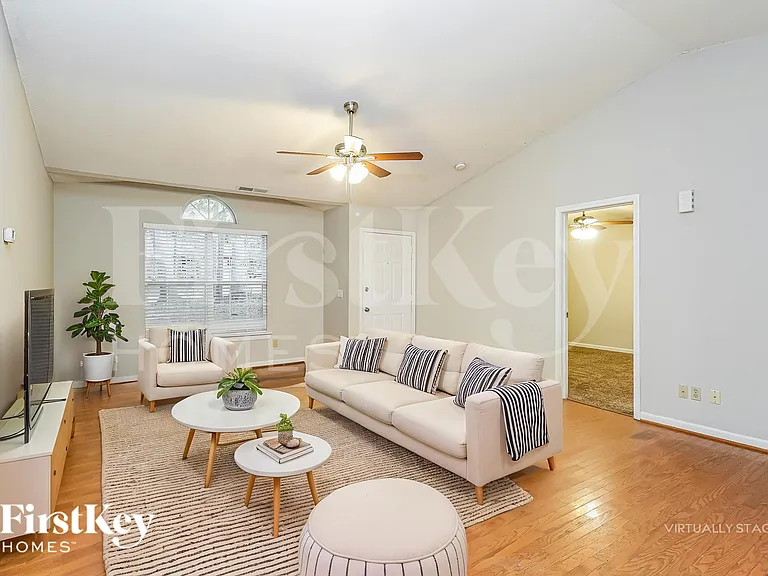 110 Waderich Ln — Photo 5