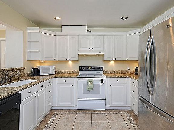 3rd image of 4575 Grimsby Dr
