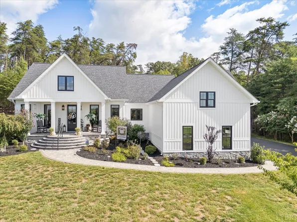 151 Park Way Ave, Moneta, VA 24121