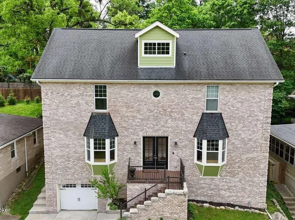 1854 Trevilian Way, Louisville, KY 40205
