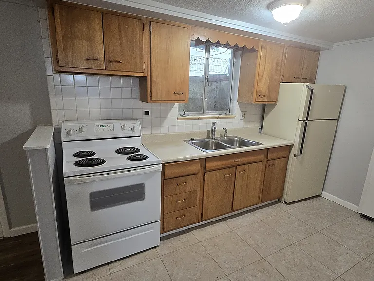 3885 1/2 S Acoma Kitchen View