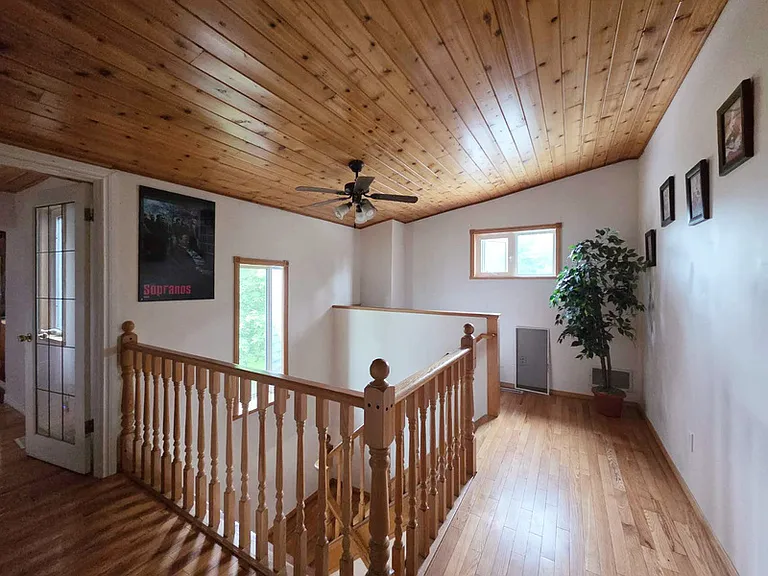 21 Langley Dr #UPPER — Photo 12