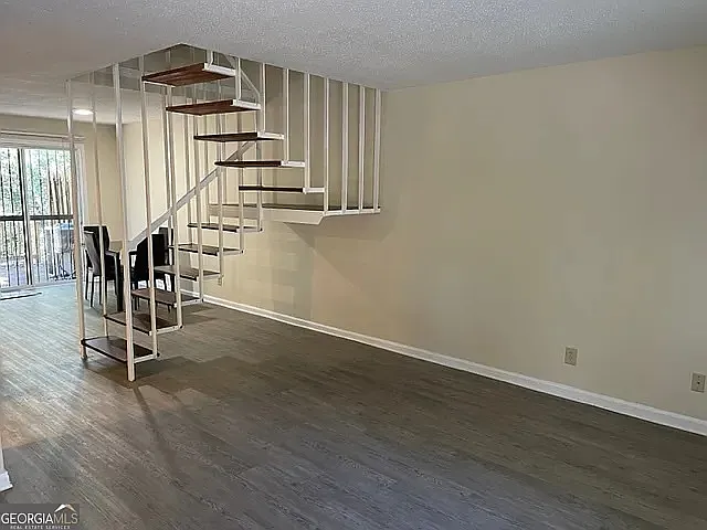 3878 Parklane Dr — Photo 9