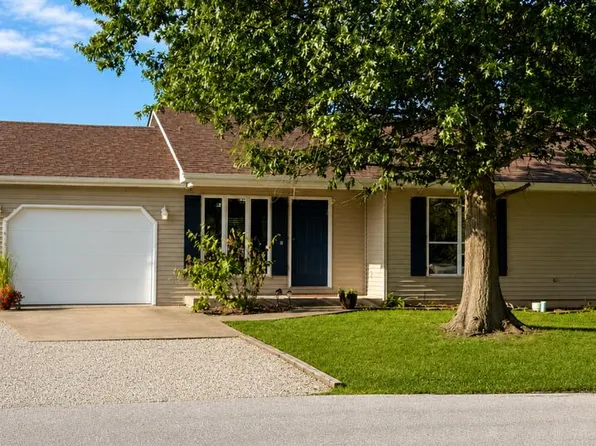 413 Meadow Ln, Hallsville, MO 65255