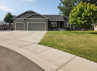 1860 Crab Apple Cir, West Richland, WA 99353