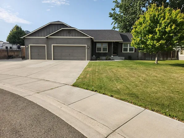 1860 Crab Apple Cir, West Richland, WA 99353
