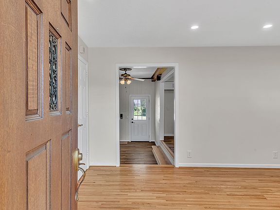 3rd image of 4043 Marydale Dr