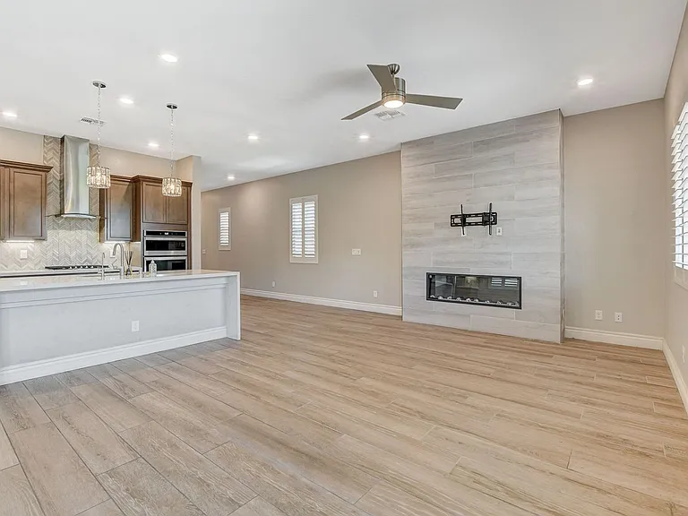 4124 Elegant Chateau St — Photo 22