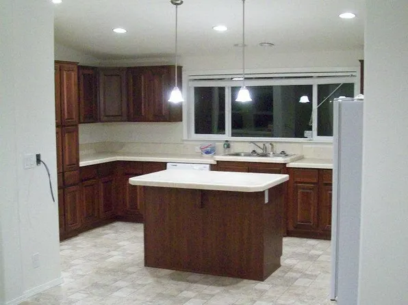 5710 Freedom Ln, Williston, ND 58801