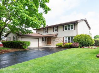 1620 W Plymouth Dr, Arlington Heights, IL 60004