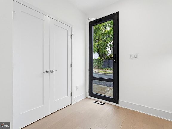 5th image of 1810 Central Pl NE #1